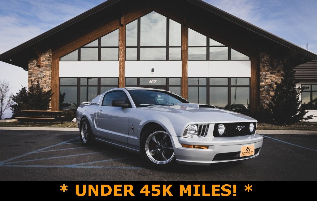 2005 Ford Mustang GT Deluxe