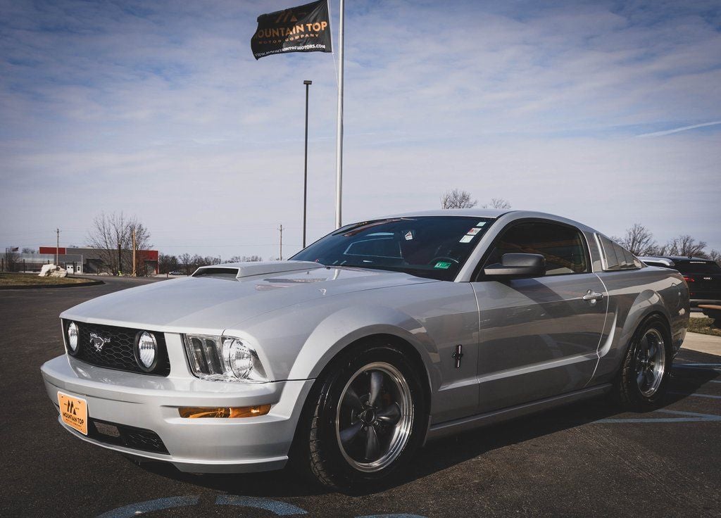 2005 Ford Mustang GT Deluxe