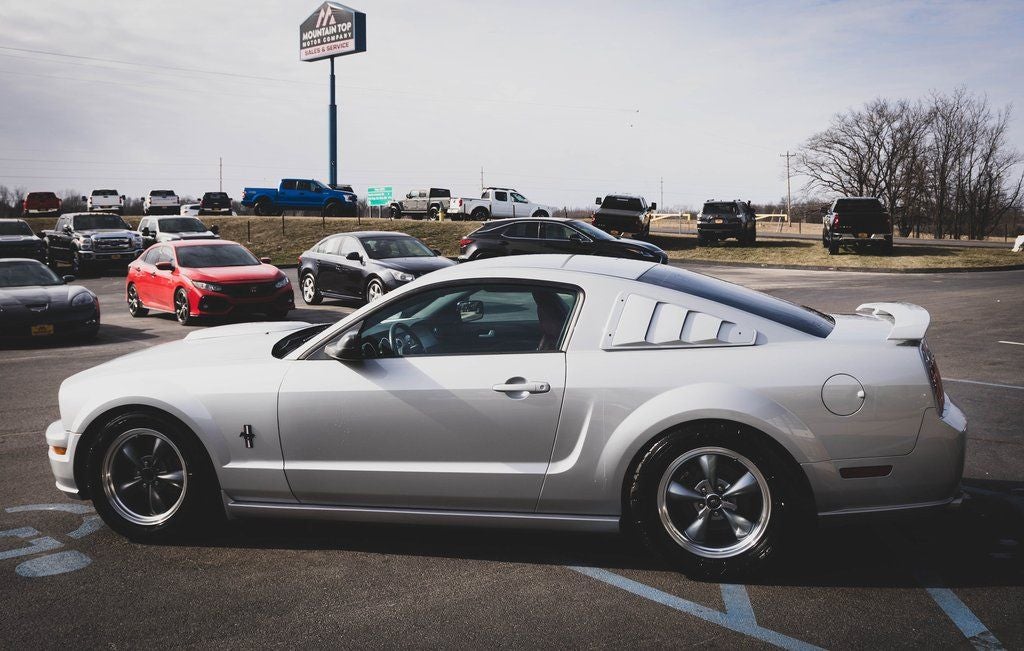 2005 Ford Mustang GT Deluxe
