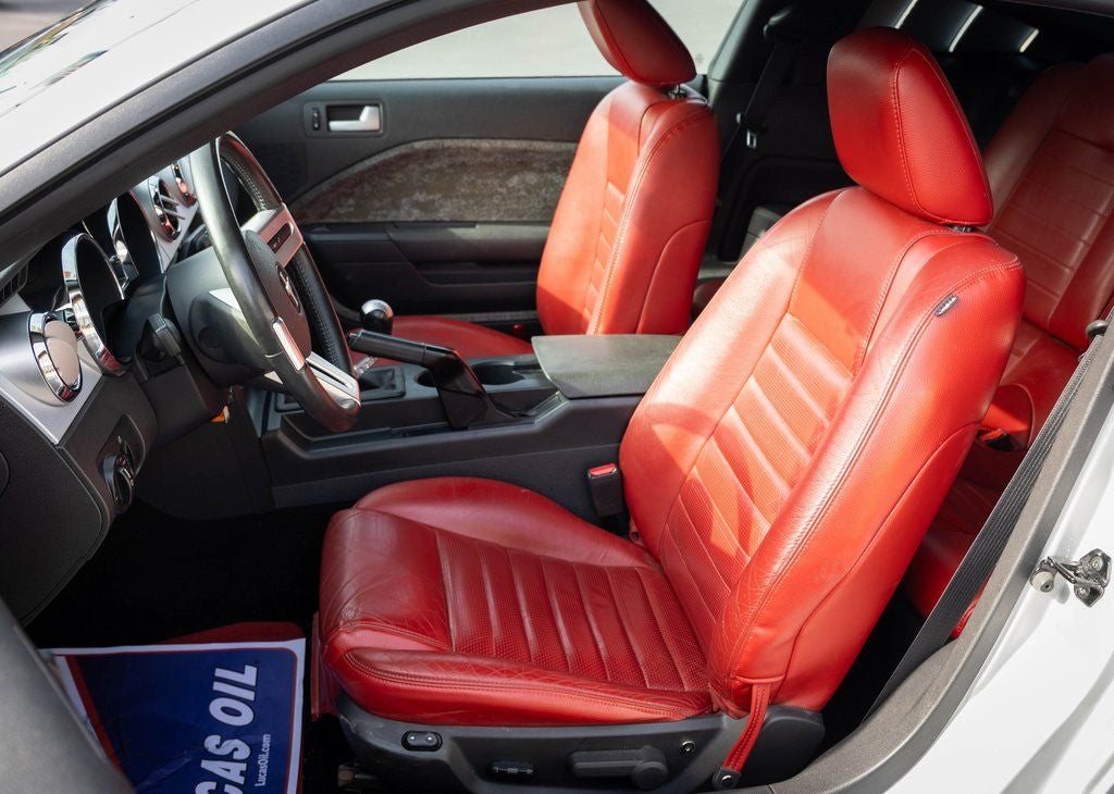 2005 Ford Mustang GT Deluxe