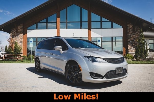 2018 Chrysler Pacifica Touring L Plus in Troy, MO, MO - Mountain Top Motor Company