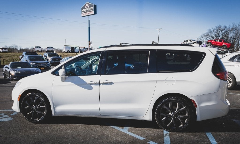 2020 Chrysler Pacifica Touring