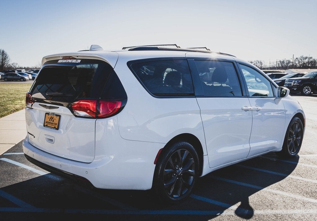 2020 Chrysler Pacifica Touring