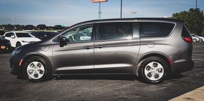 2017 Chrysler Pacifica Hybrid Touring Plus
