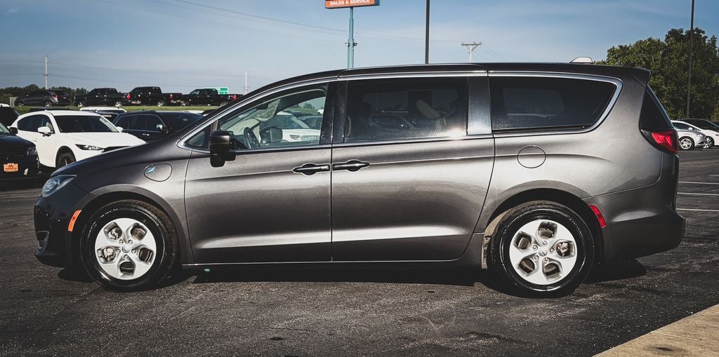 2017 Chrysler Pacifica Hybrid Touring Plus