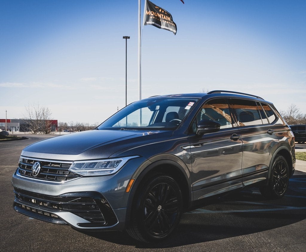 2022 Volkswagen Tiguan 2.0T SE R-Line Black