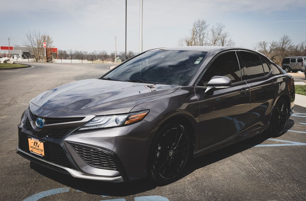 2022 Toyota Camry Hybrid XSE
