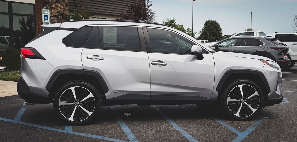 2022 Toyota RAV4 Hybrid XLE