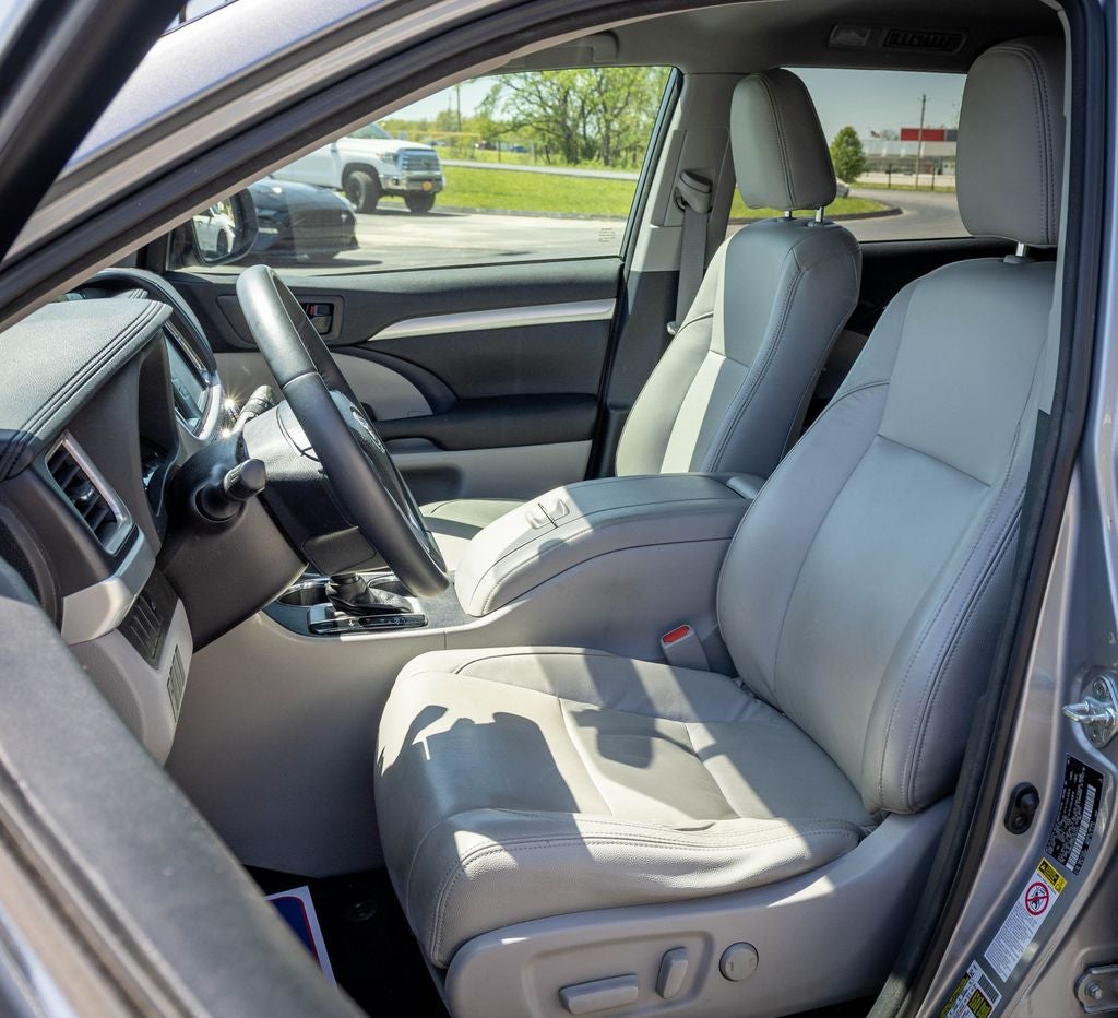 2016 Toyota Highlander LE V6