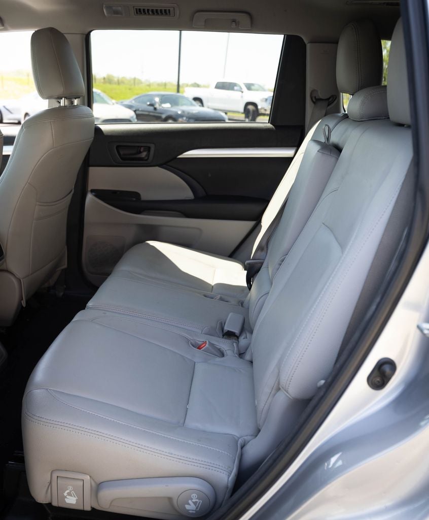2016 Toyota Highlander LE V6