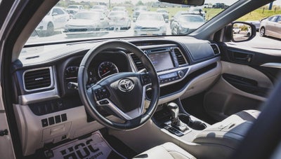 2016 Toyota Highlander LE V6