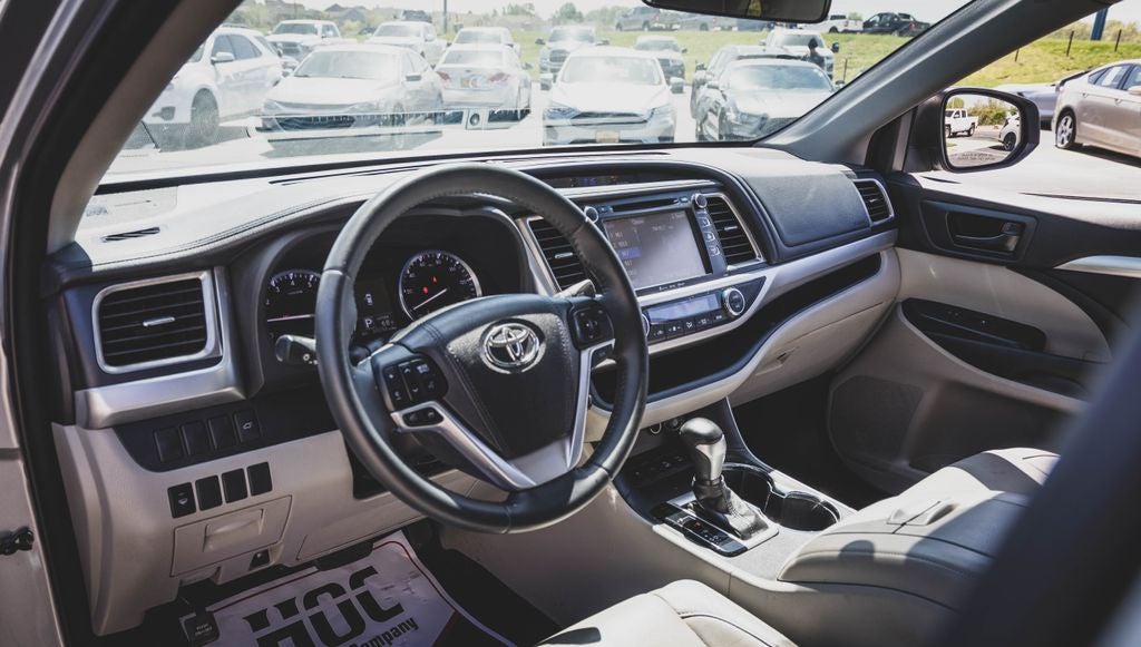 2016 Toyota Highlander LE V6