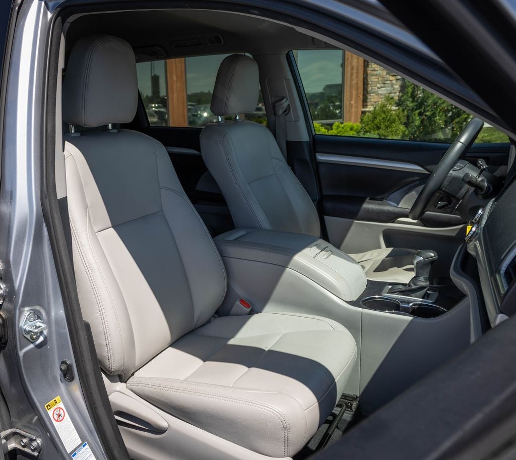 2016 Toyota Highlander LE V6