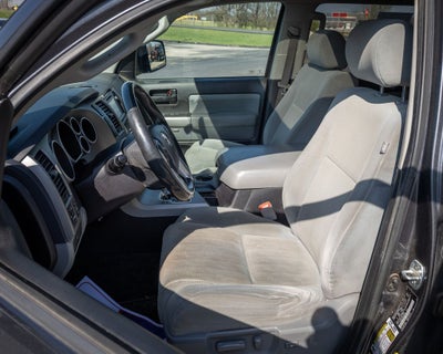 2017 Toyota Sequoia SR5 5.7L