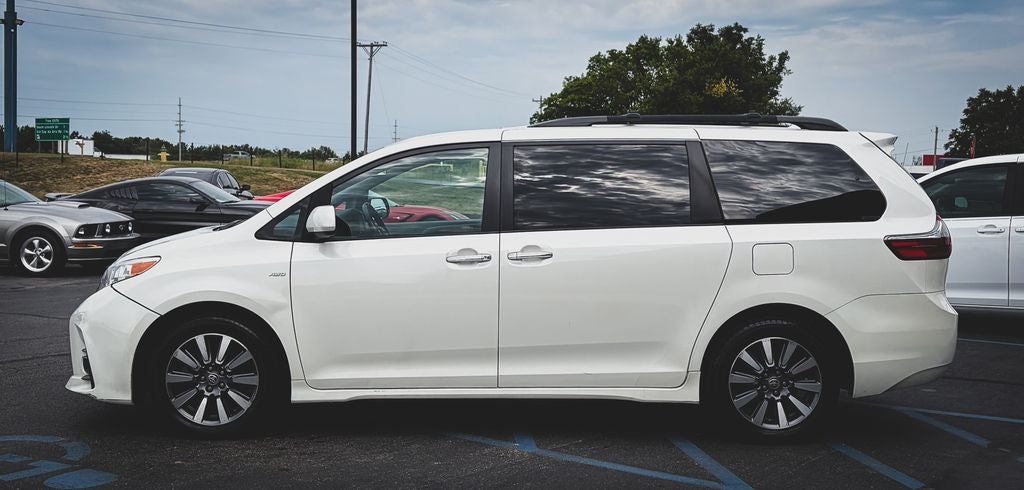 2020 Toyota Sienna XLE 7 Passenger