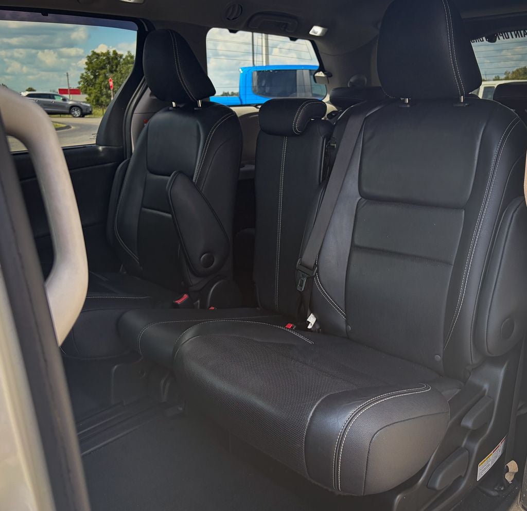 2016 Toyota Sienna SE 8 Passenger