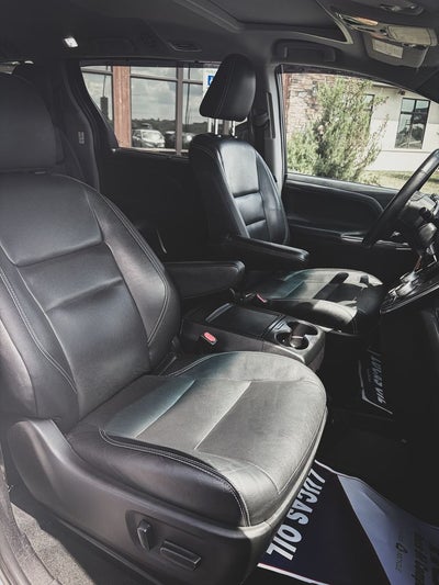 2016 Toyota Sienna SE 8 Passenger
