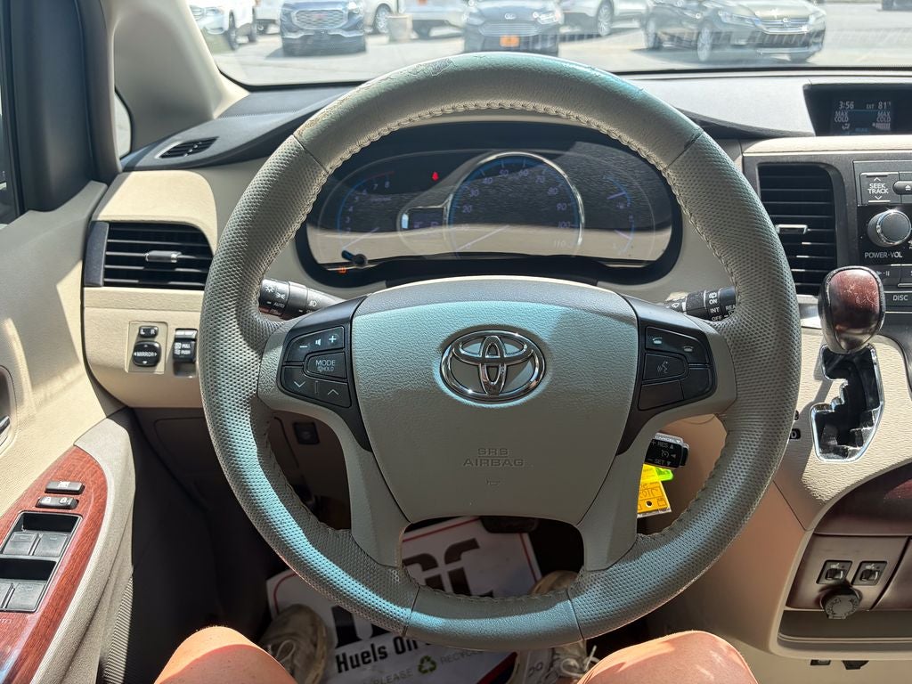 2013 Toyota Sienna XLE 8 Passenger