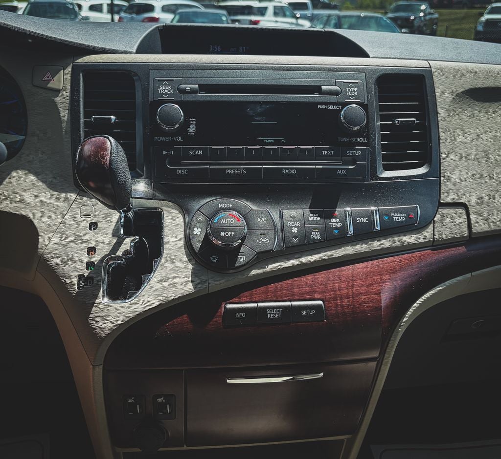 2013 Toyota Sienna XLE 8 Passenger