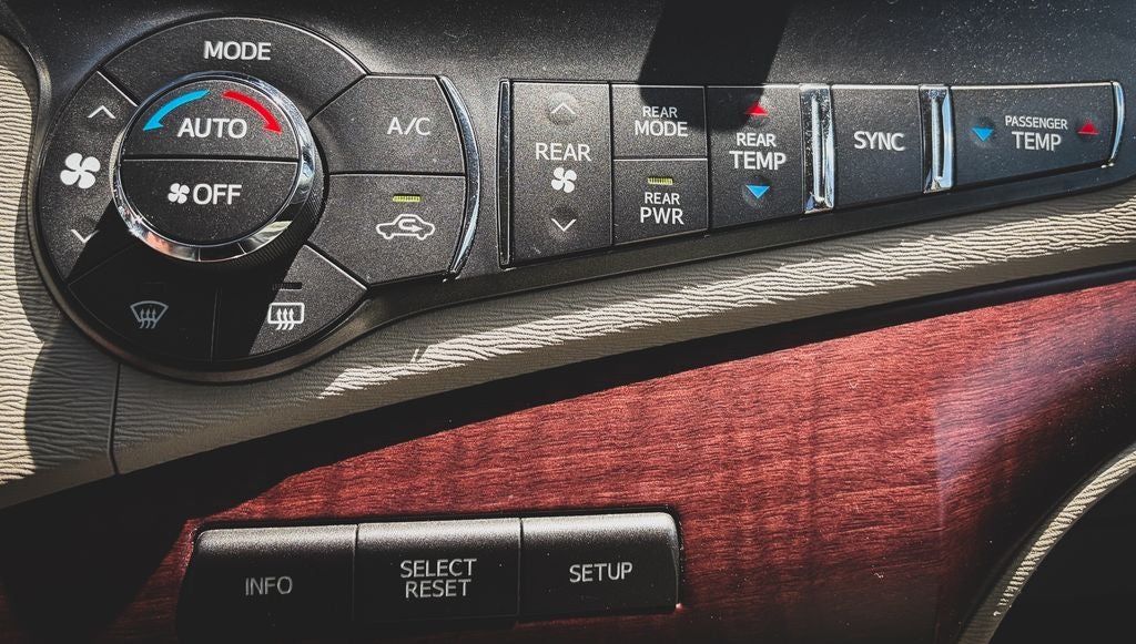 2013 Toyota Sienna XLE 8 Passenger