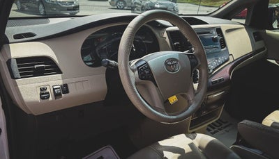 2013 Toyota Sienna XLE 8 Passenger
