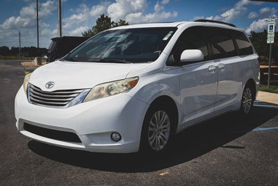 2013 Toyota Sienna XLE 8 Passenger