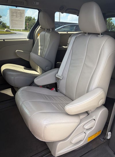 2013 Toyota Sienna XLE 8 Passenger