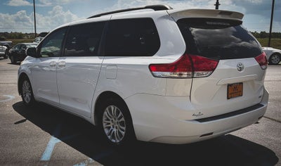 2013 Toyota Sienna XLE 8 Passenger
