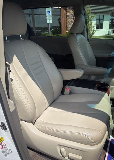 2013 Toyota Sienna XLE 8 Passenger