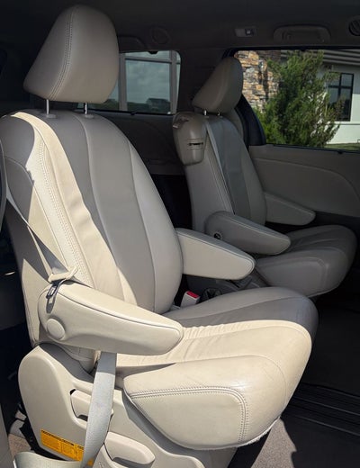 2013 Toyota Sienna XLE 8 Passenger