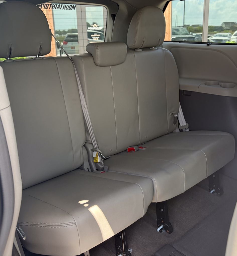 2013 Toyota Sienna XLE 8 Passenger