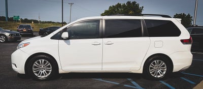 2014 Toyota Sienna XLE 8 Passenger