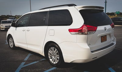 2014 Toyota Sienna XLE 8 Passenger