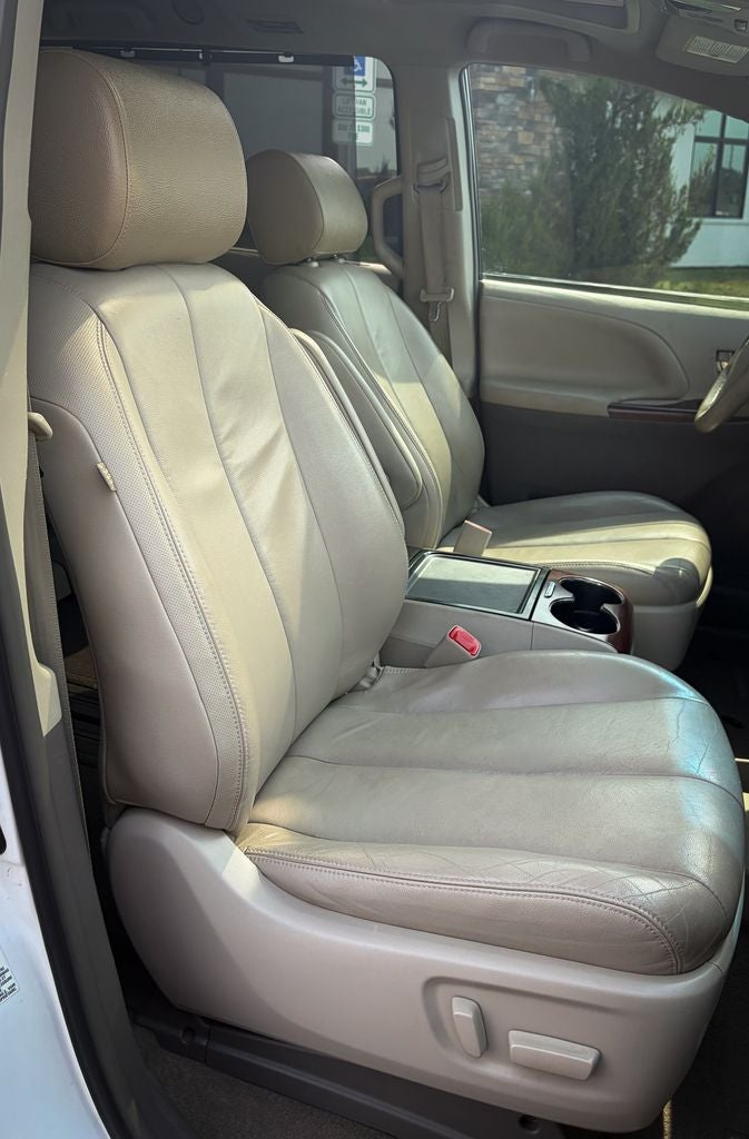 2014 Toyota Sienna XLE 8 Passenger