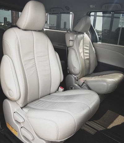 2014 Toyota Sienna XLE 8 Passenger