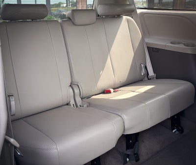 2014 Toyota Sienna XLE 8 Passenger