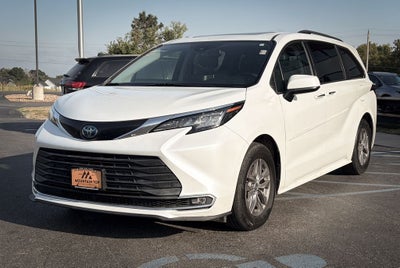 2022 Toyota Sienna XLE 7 Passenger