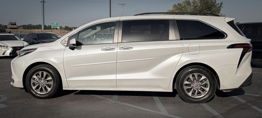 2022 Toyota Sienna XLE 7 Passenger