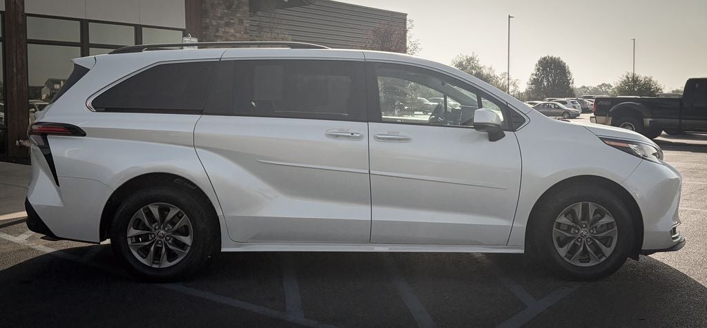2022 Toyota Sienna XLE 7 Passenger