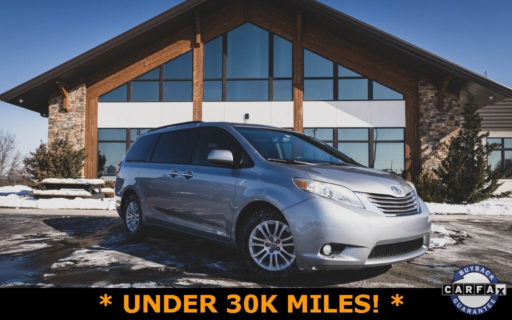2017 Toyota Sienna XLE Premium 8 Passenger