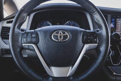 2017 Toyota Sienna XLE Premium 8 Passenger