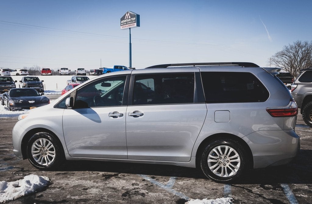 2017 Toyota Sienna XLE Premium 8 Passenger
