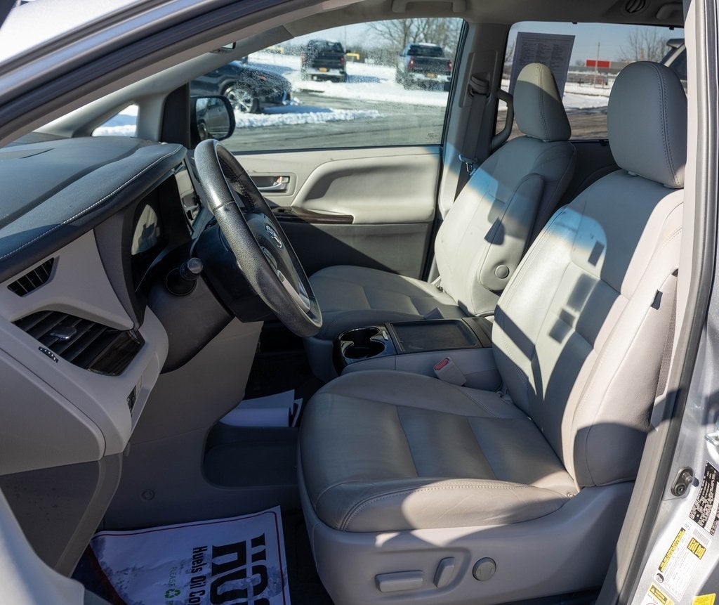 2017 Toyota Sienna XLE Premium 8 Passenger