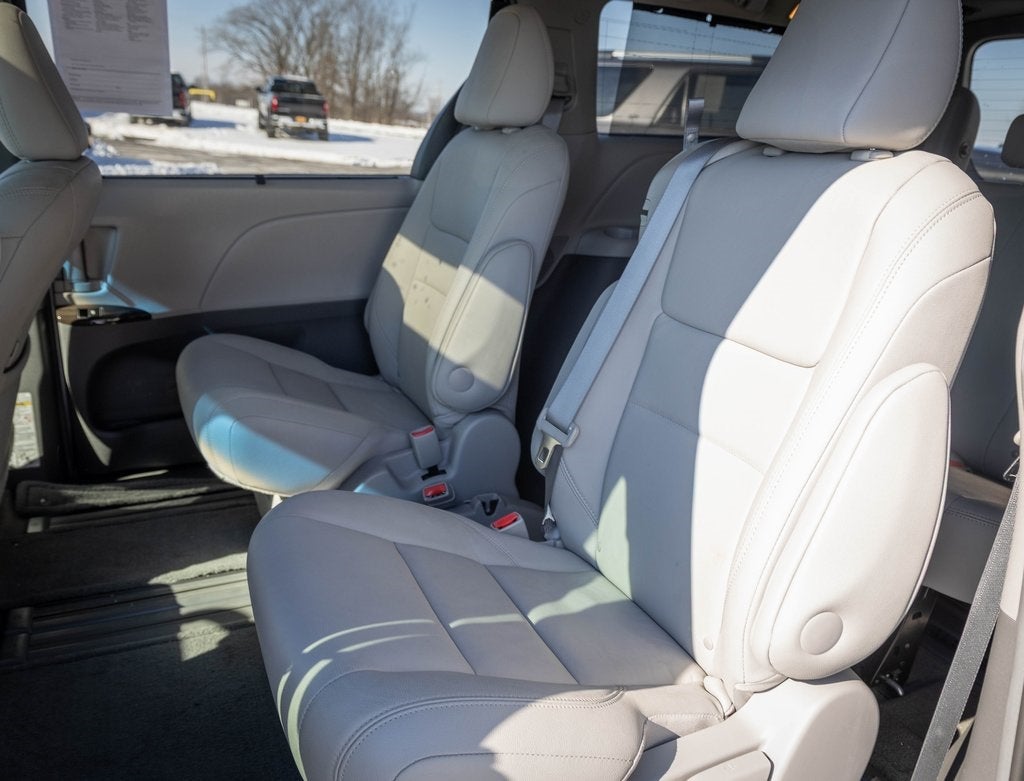 2017 Toyota Sienna XLE Premium 8 Passenger