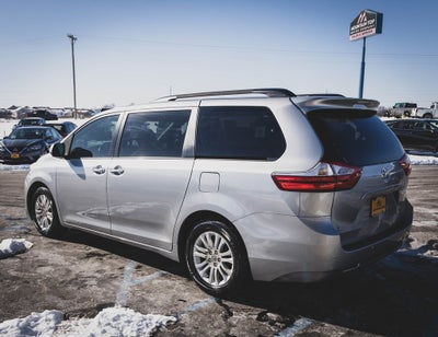 2017 Toyota Sienna XLE Premium 8 Passenger