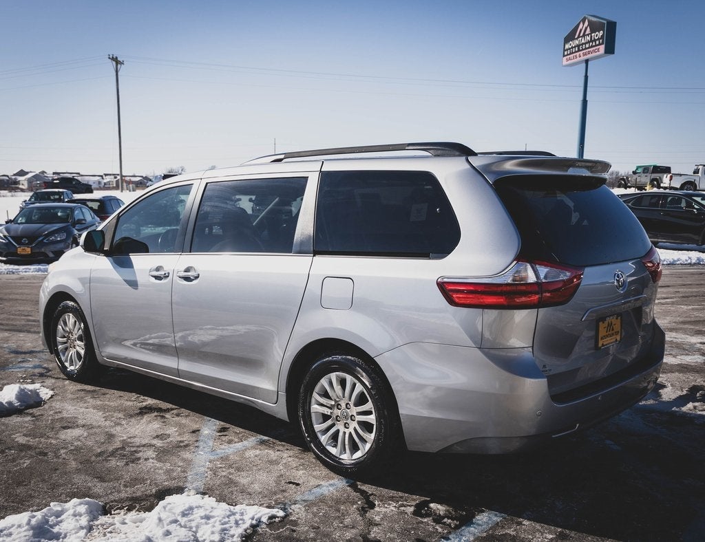2017 Toyota Sienna XLE Premium 8 Passenger