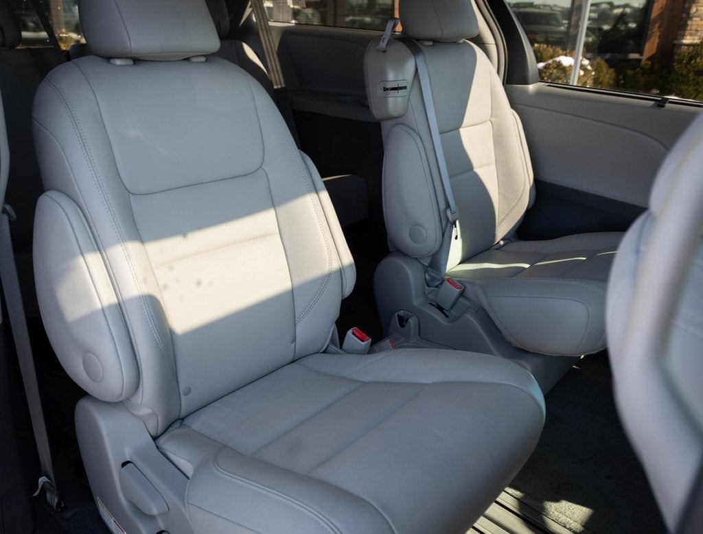 2017 Toyota Sienna XLE Premium 8 Passenger