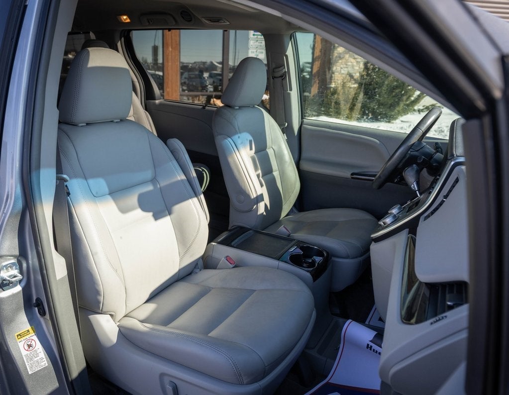 2017 Toyota Sienna XLE Premium 8 Passenger