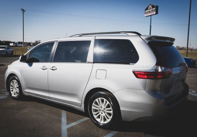 2017 Toyota Sienna XLE Premium 8 Passenger