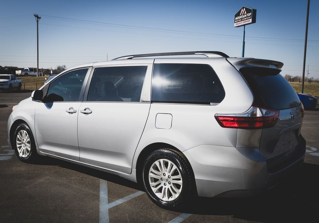 2017 Toyota Sienna XLE Premium 8 Passenger
